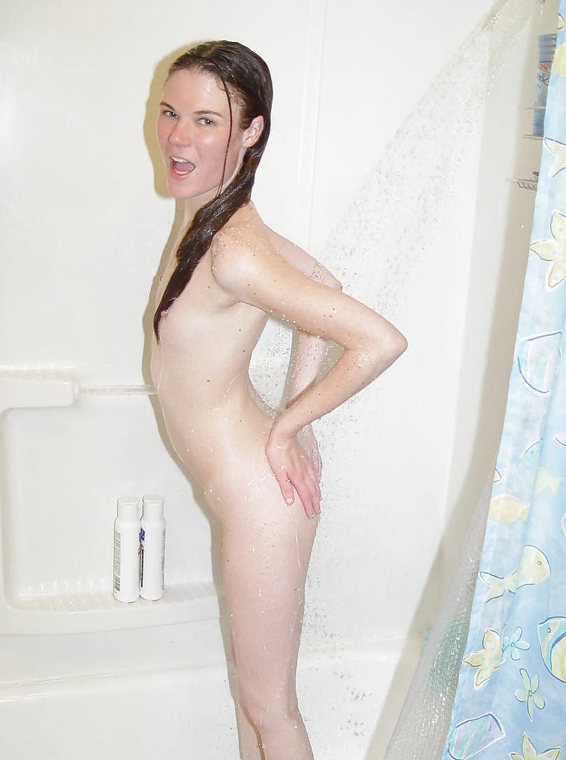 18P Slim pornstar Melissa in the shower
