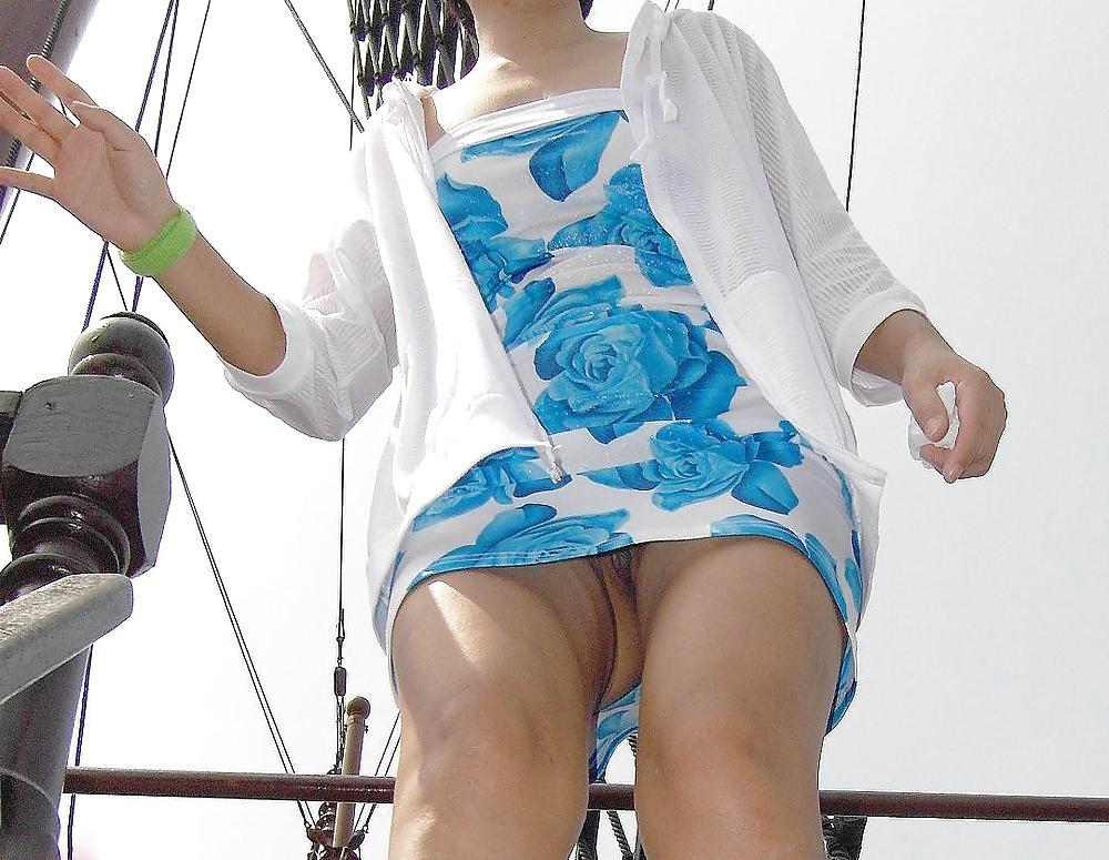 25P Korean upskirt no panties