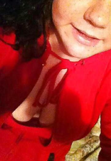 21P Down shirt cleavage shots