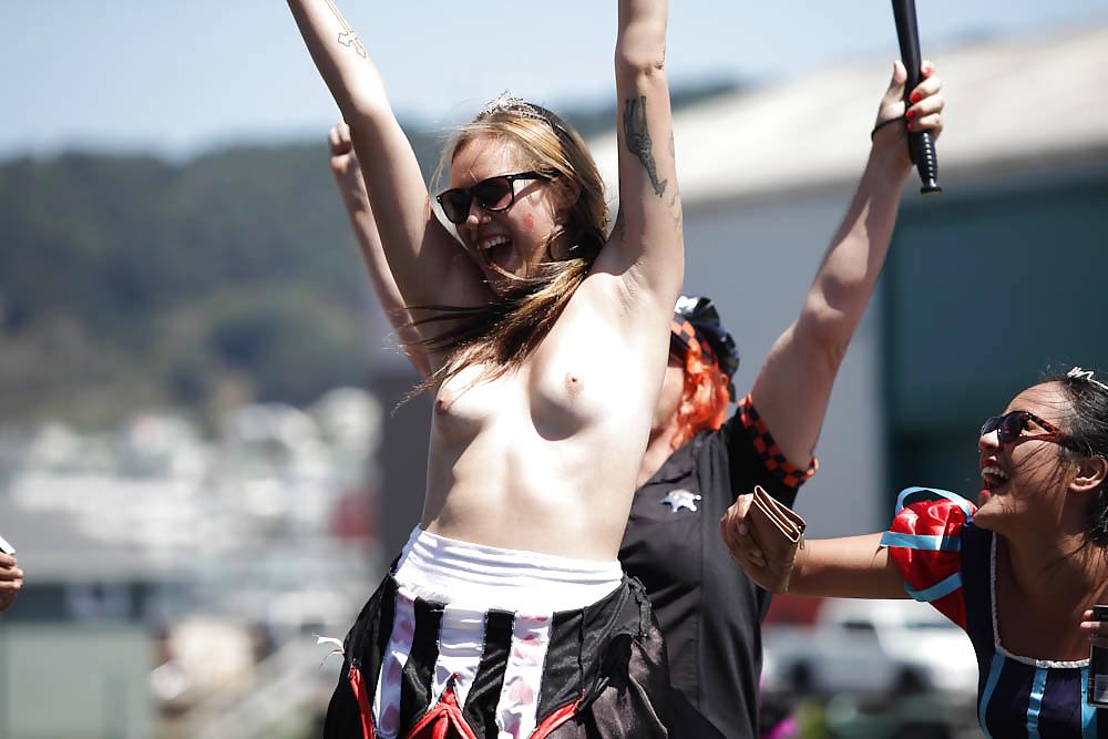 25P Public tits - tit flashing in public