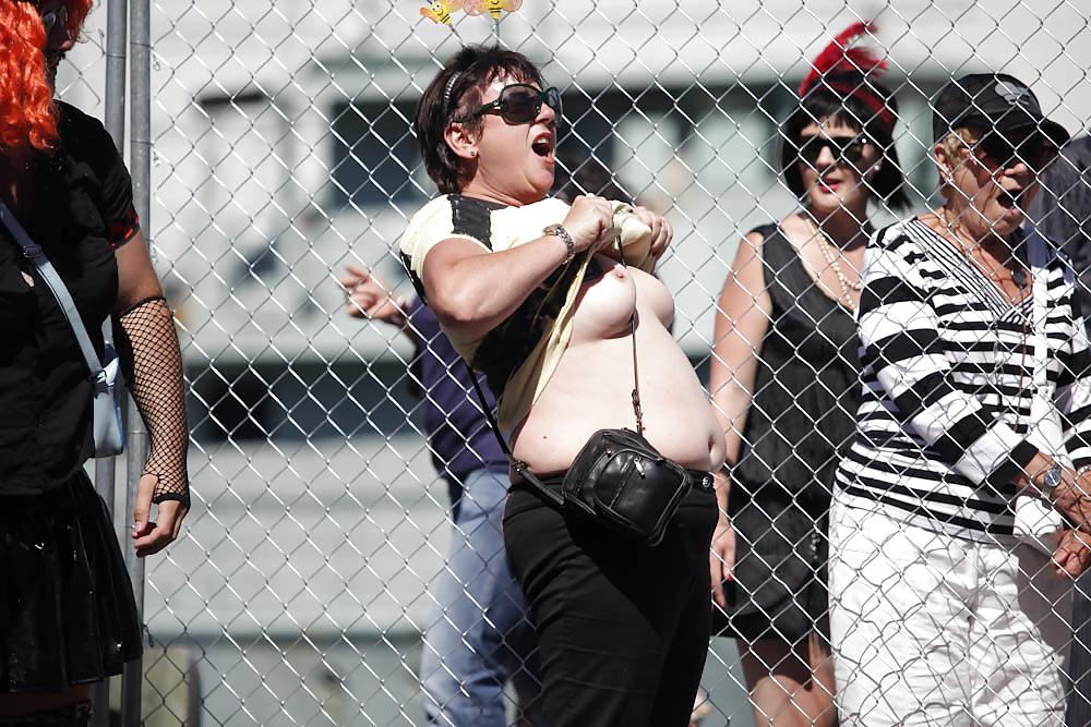 25P Public tits - tit flashing in public