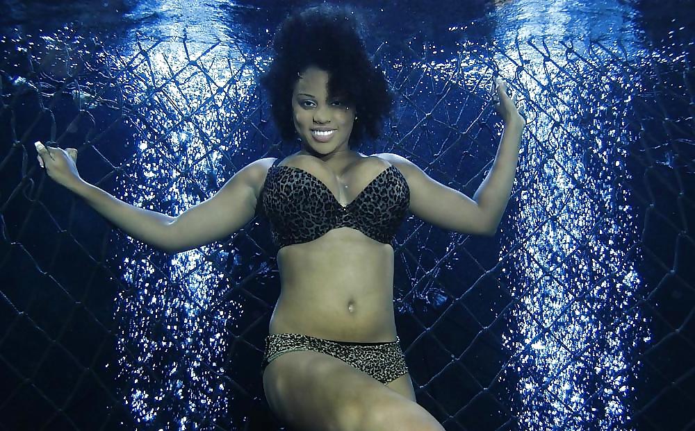 13P Underwater sex Alia starr