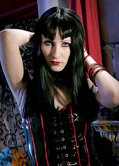 25P Gothic beauties 03
