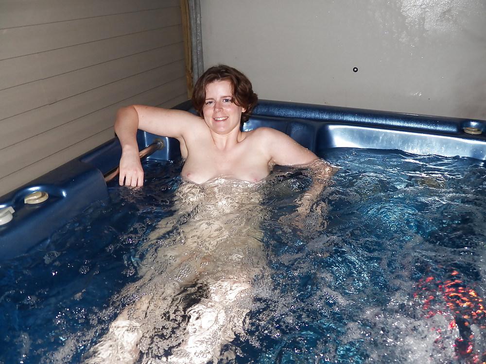 25P Naughty Hot Tub Wife