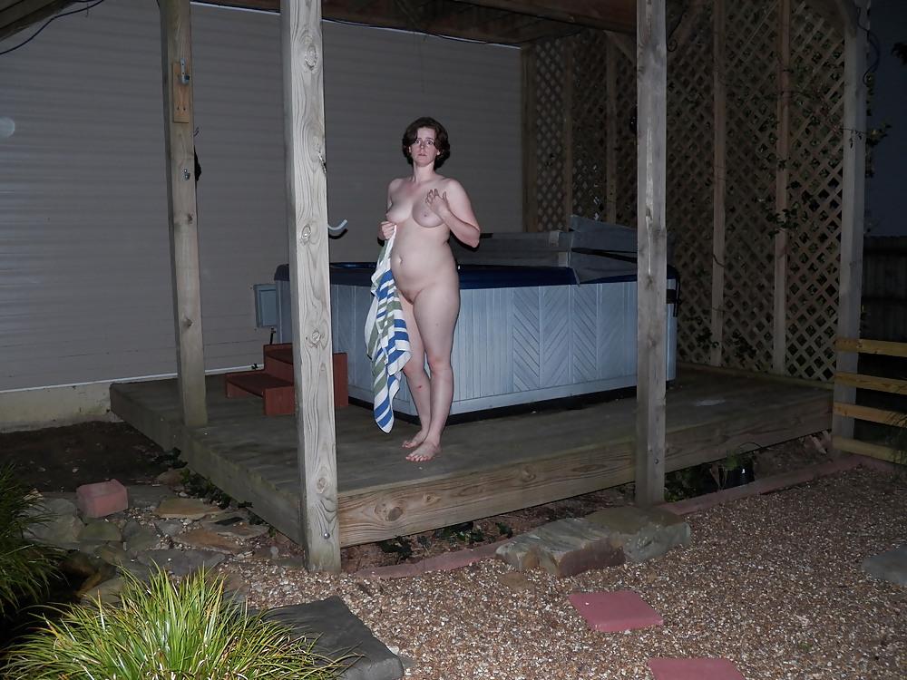 25P Naughty Hot Tub Wife
