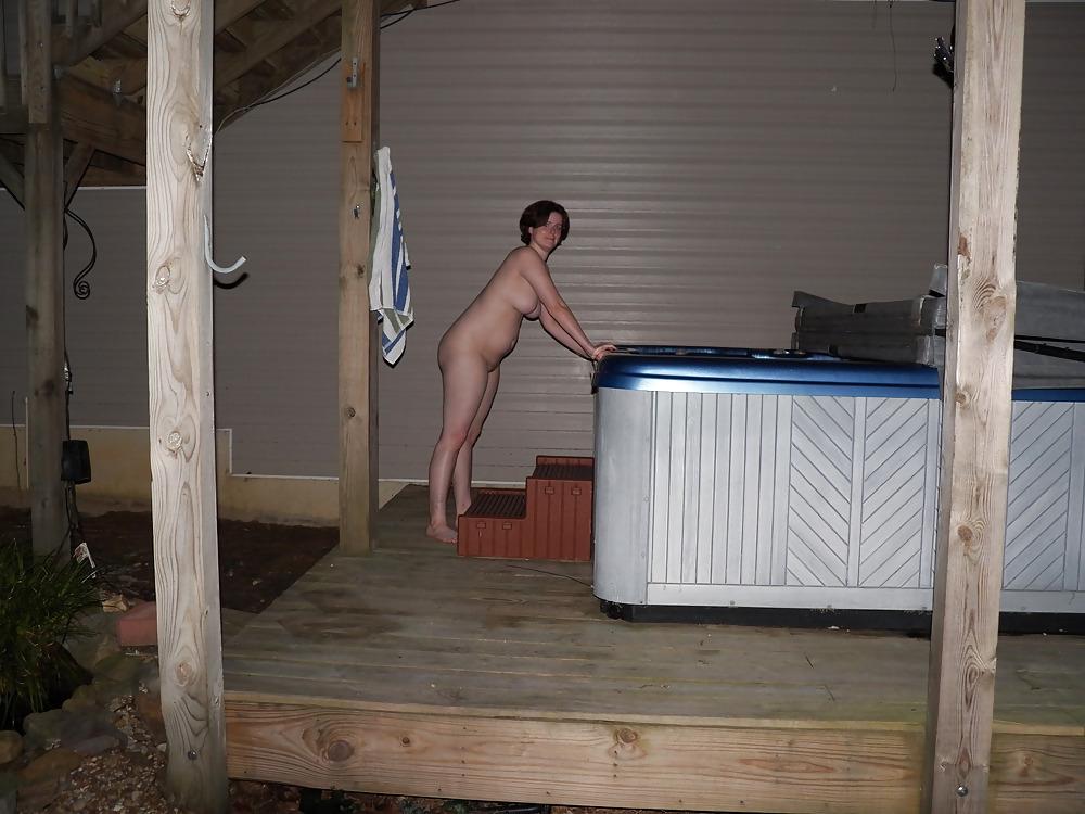 25P Naughty Hot Tub Wife