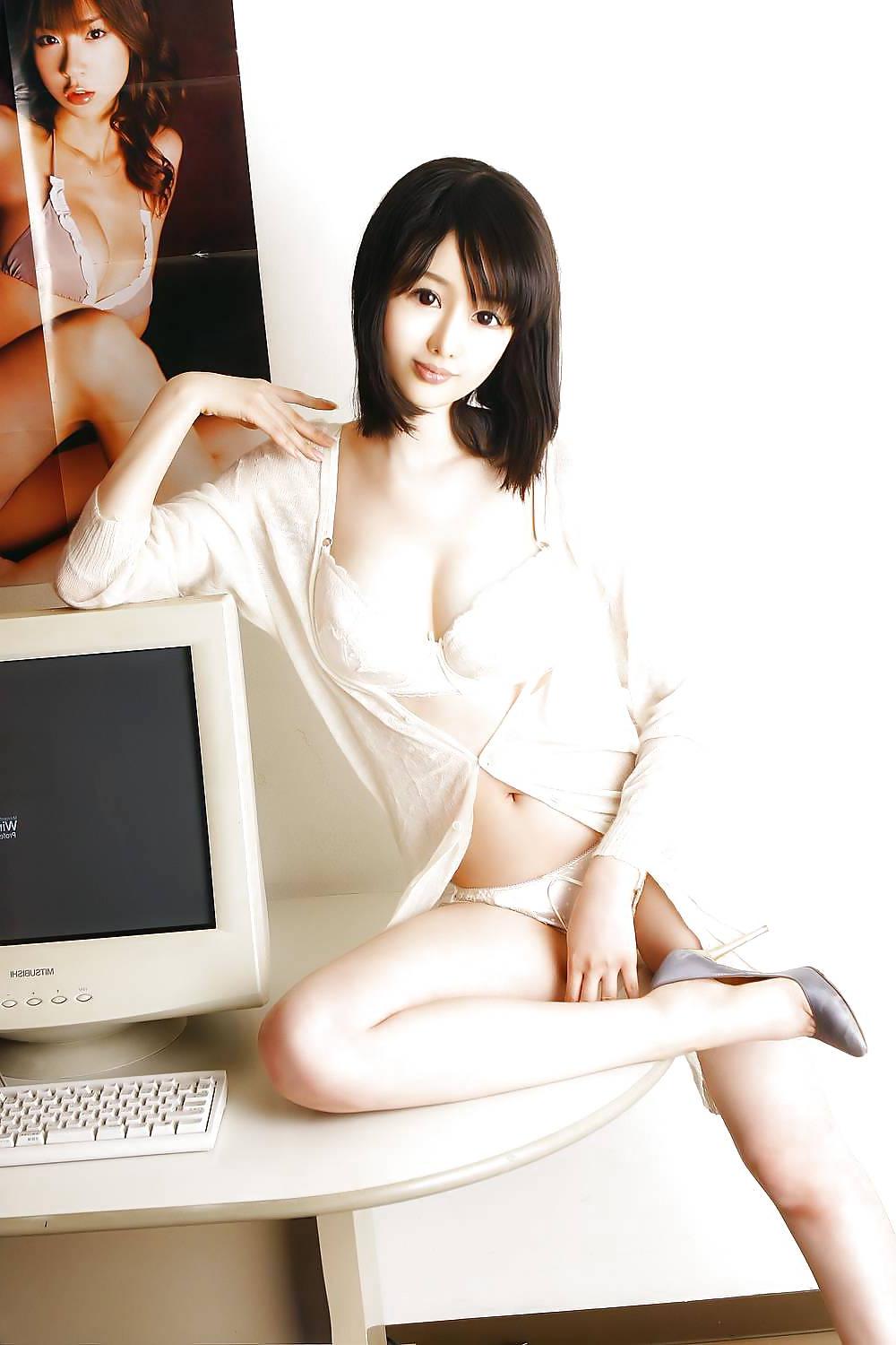 24P Korean Japanese girls 7