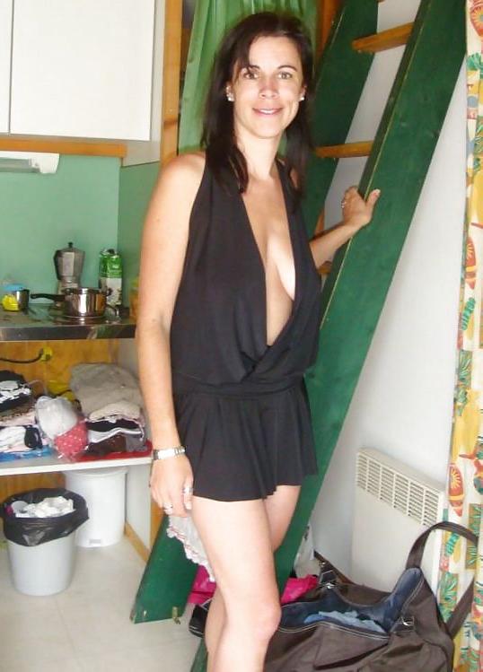 25P Nipple and tit show