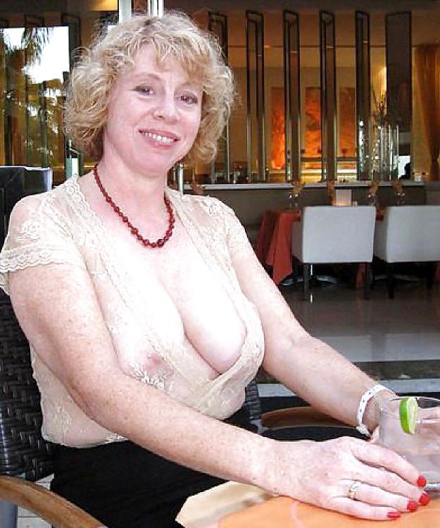 25P Nipple and tit show