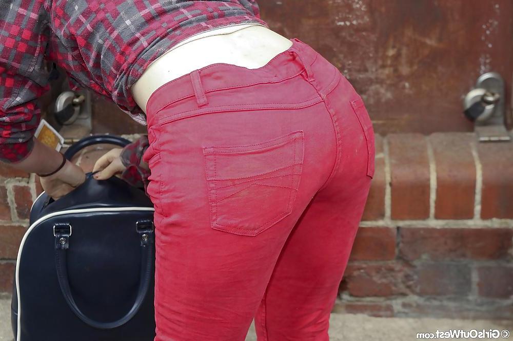 16P Hairy pussy toyed in public