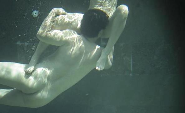23P Asian Swingers Play With Water