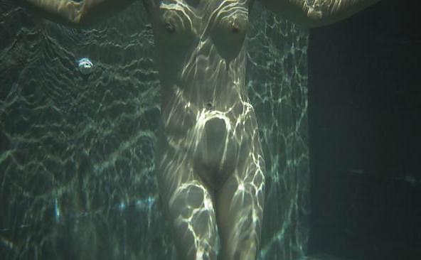 23P Asian Swingers Play With Water