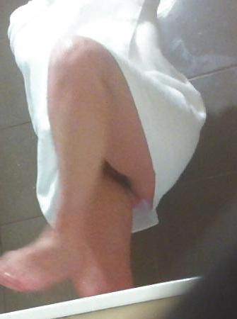 8P My wife shower