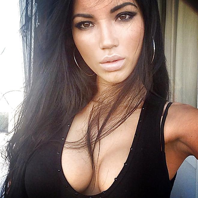 15P Sexy Cleavage 38