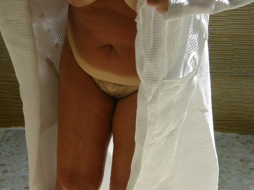 6P Spycam the mother of my wife in shower