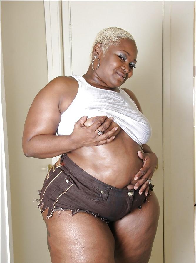 25P ALL KINDS OF MATURE BLACK WOMEN PT.11