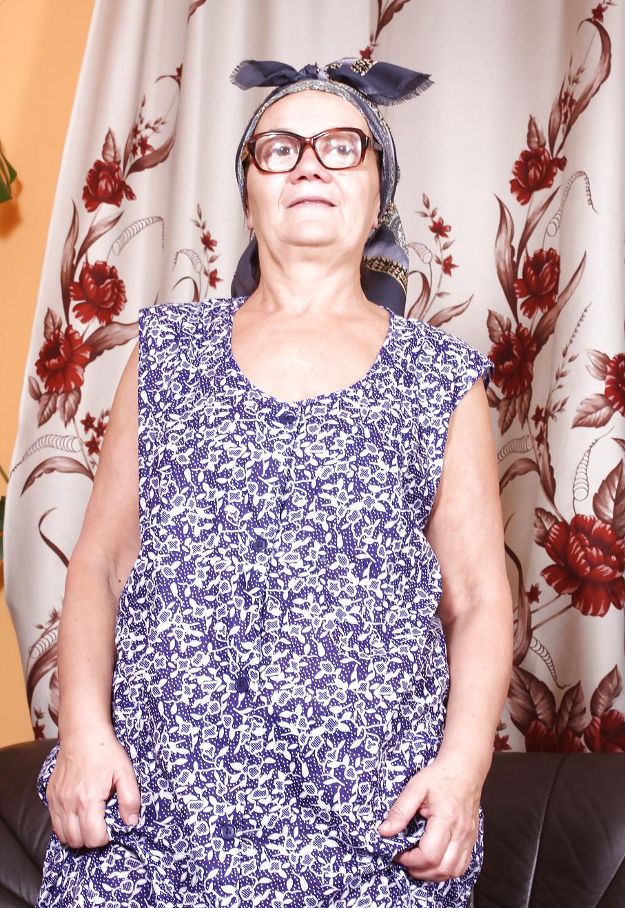 25P Grannies undressing