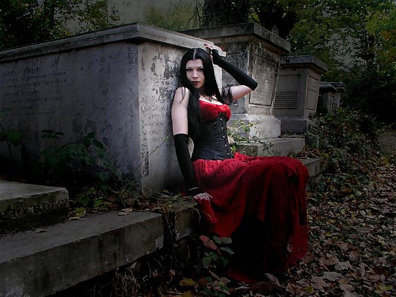 25P Gothic beauties 30