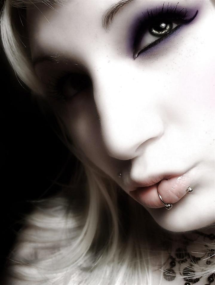 25P Gothic beauties 30