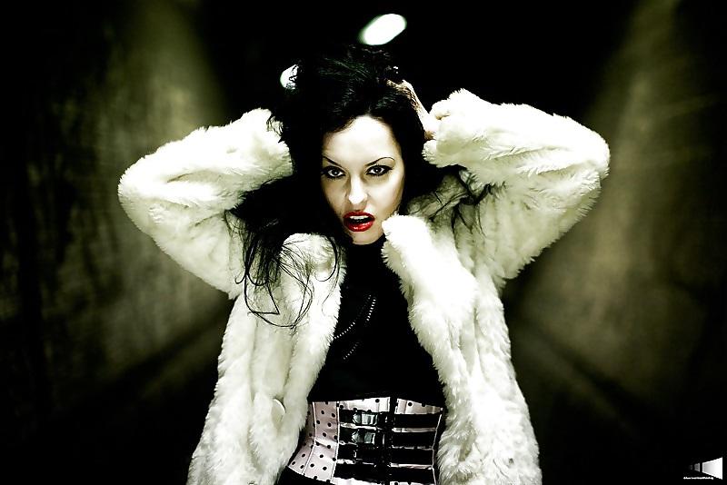 25P Gothic beauties 30