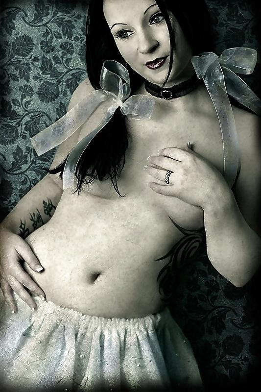 25P Gothic beauties 30