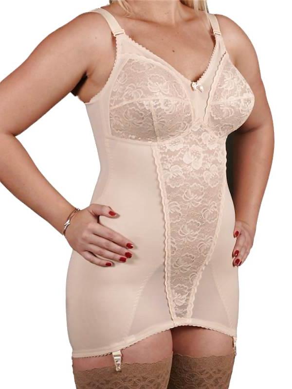 20P Girdles, briefs, corselets
