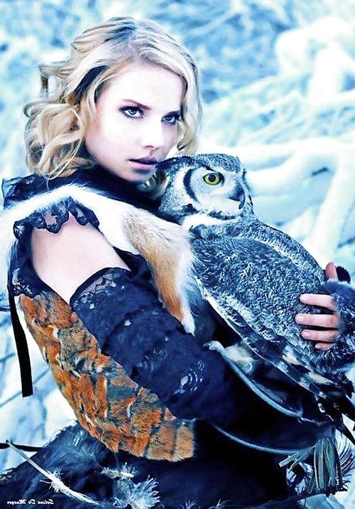 23P Women nature...