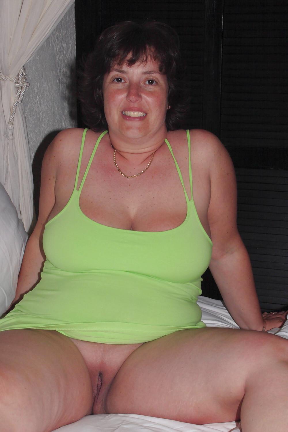 16P BBW Beach Mom