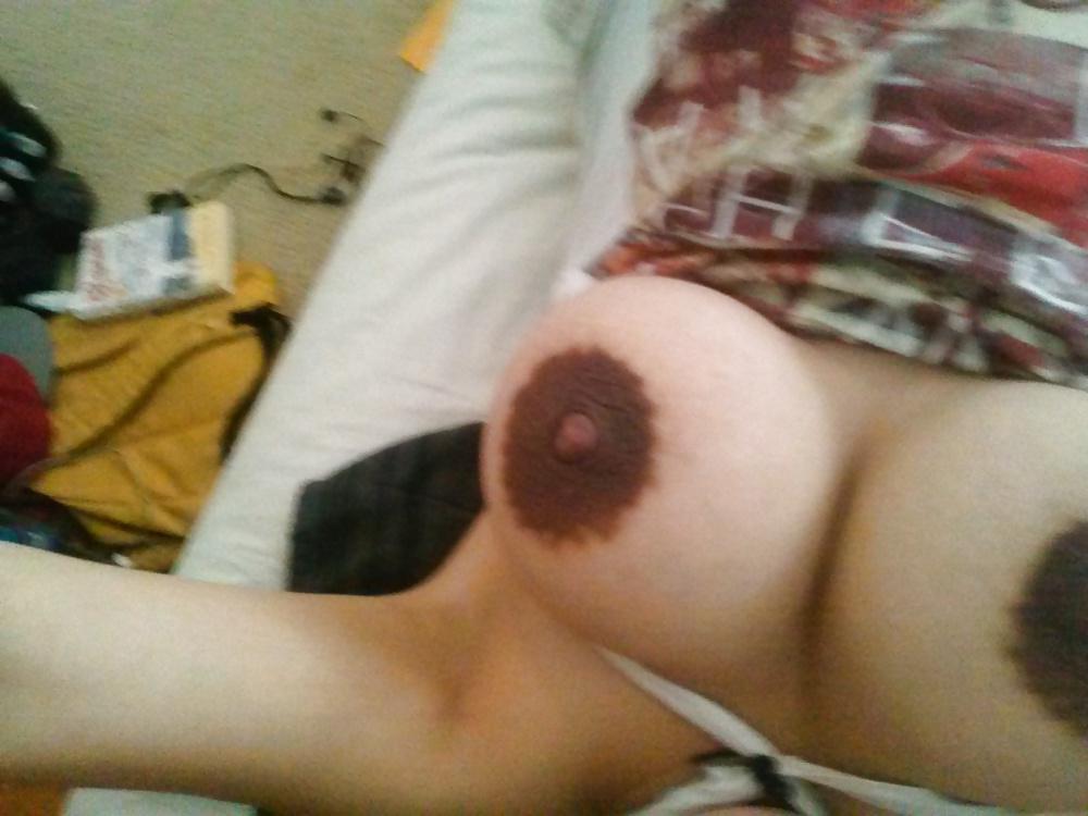 8P Dark areolas milf