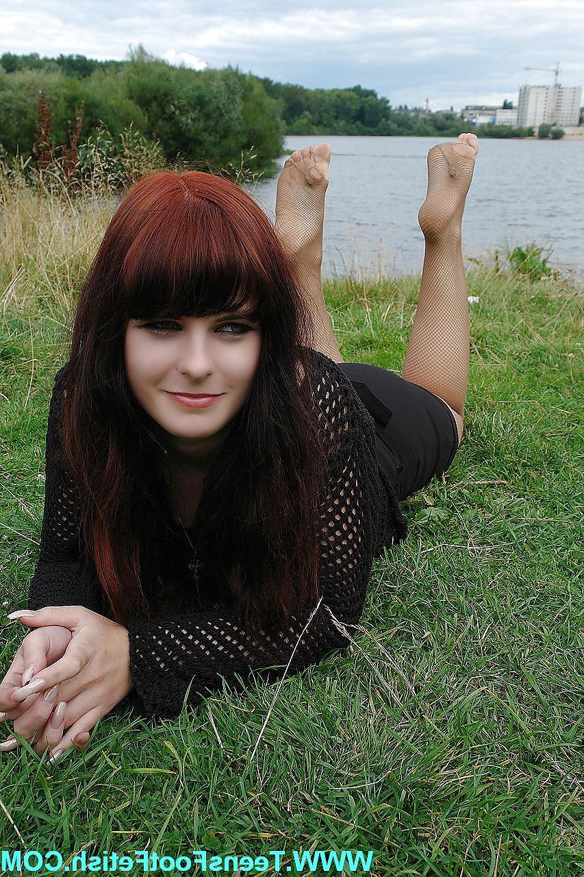 15P Sexy teen feet