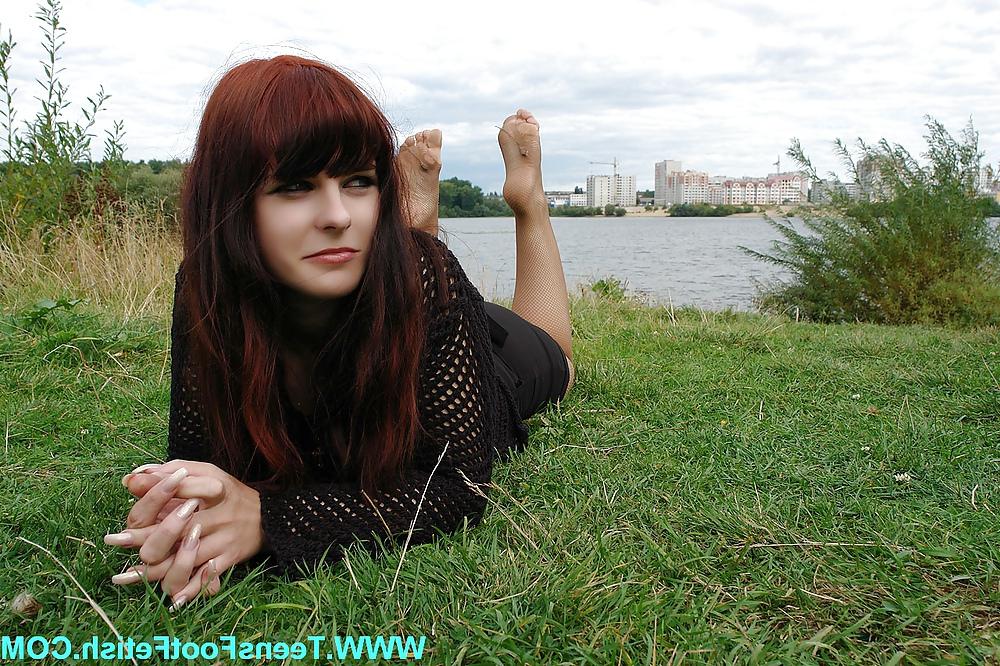 15P Sexy teen feet