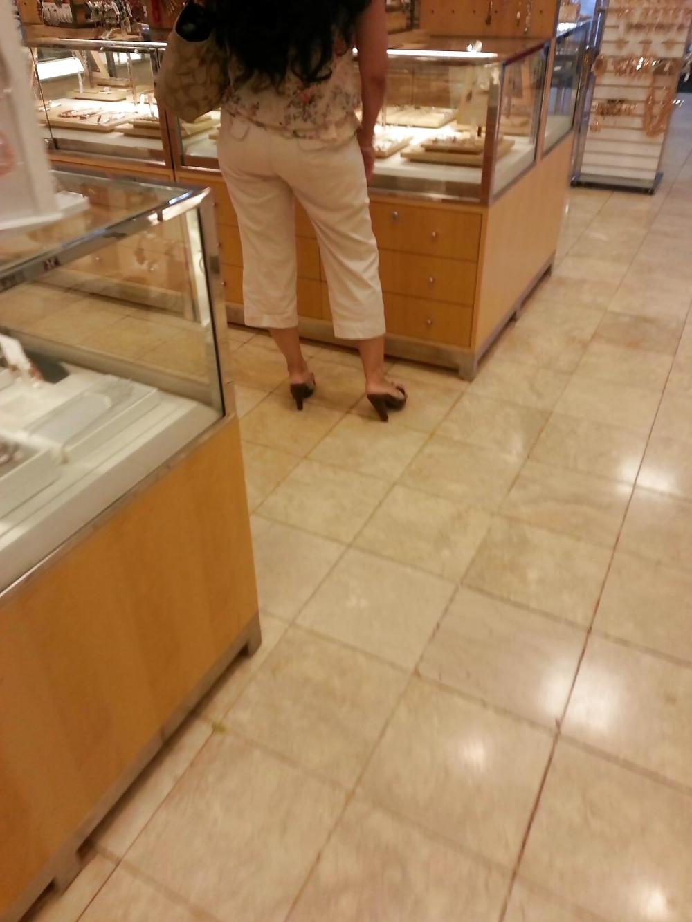 20P Hawaii sexy asian feet and heels