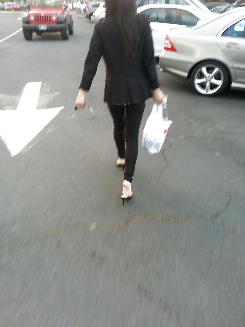 20P Hawaii sexy asian feet and heels