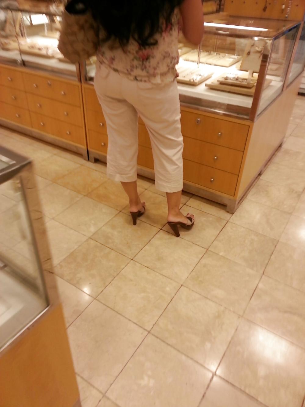 20P Hawaii sexy asian feet and heels