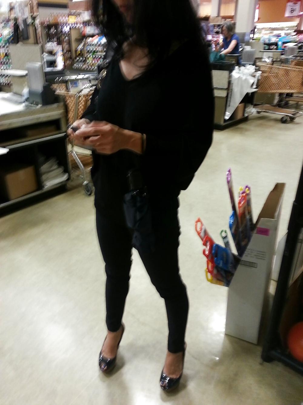 20P Hawaii sexy asian feet and heels