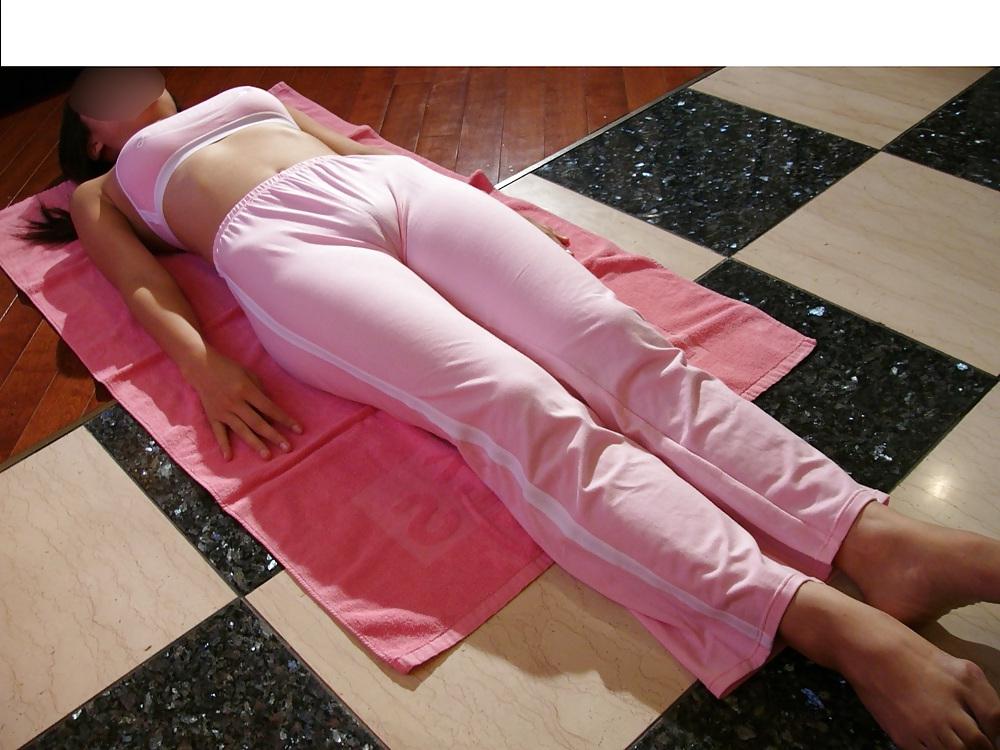 15P Asian teen sweatpants mound camel toe