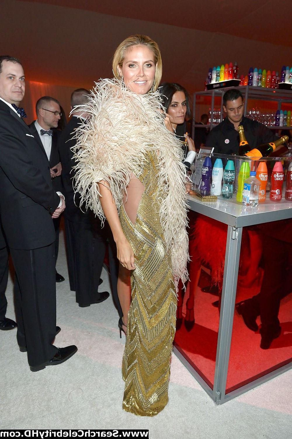 18P Heidi Klum Huge Cleavage - Elton Johns Oscar Party