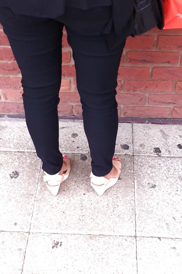 5P Sexy british uk indian milf pink toes in wedges