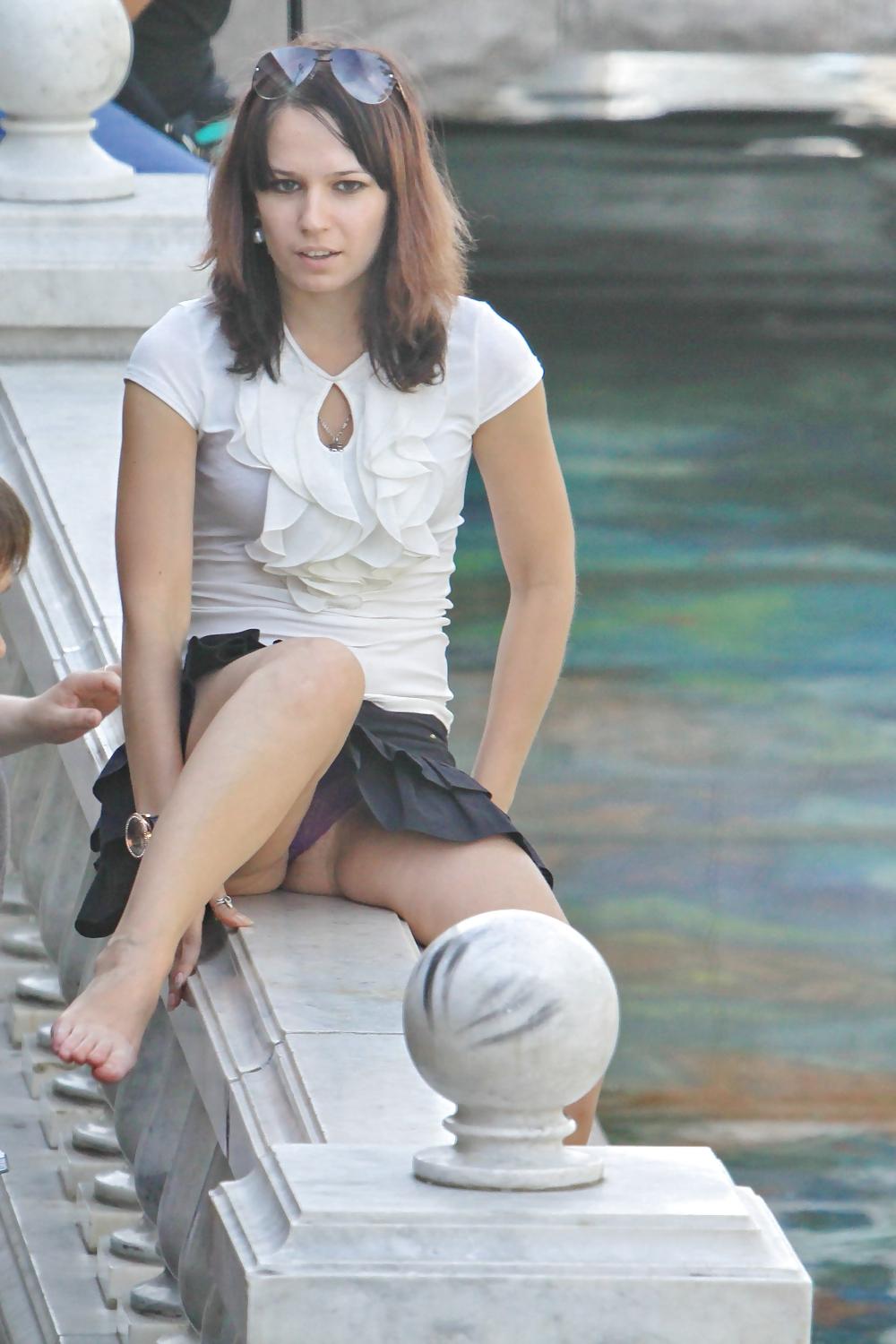 25P Horny girls outdoors & public - Geile Teens im Freien 4