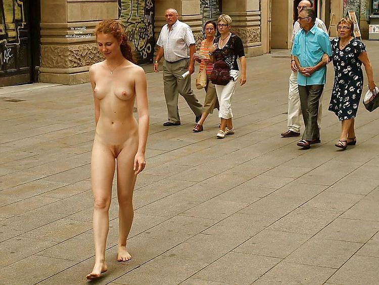 20P Just Nude In Public !