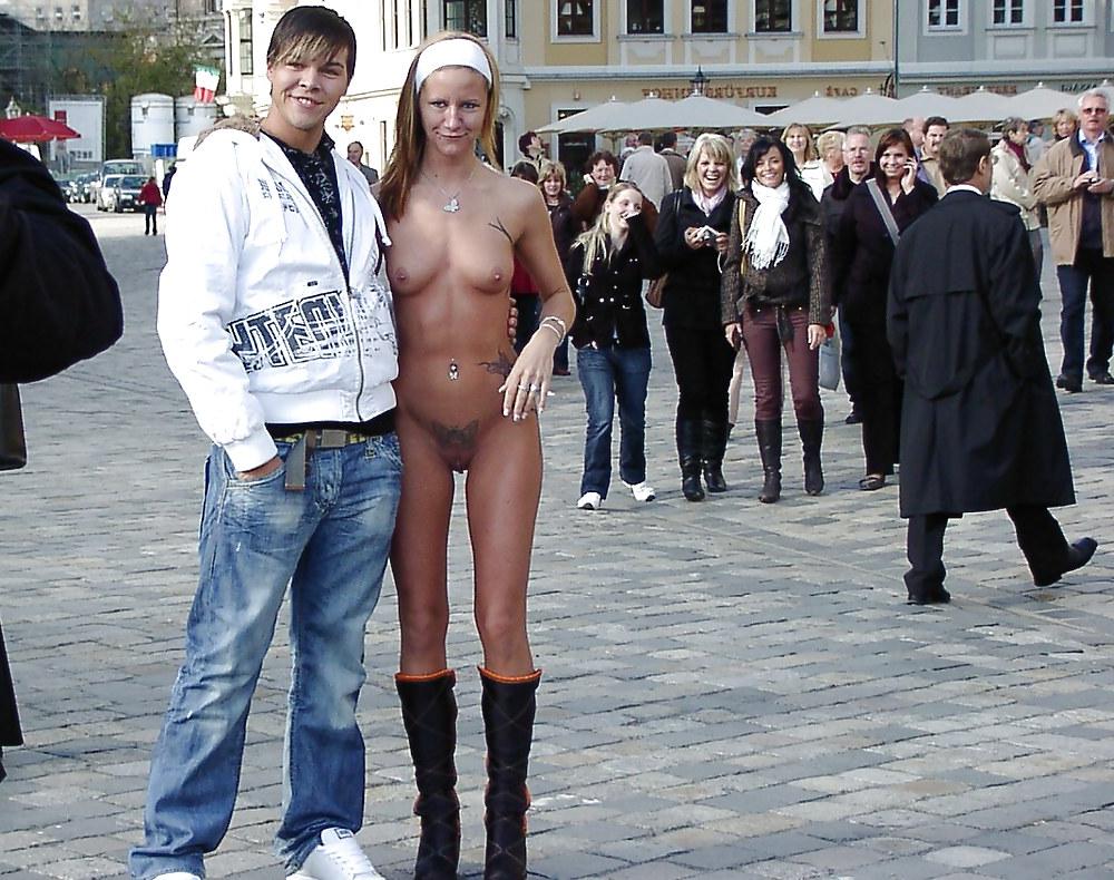 20P Just Nude In Public !