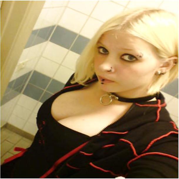 16P Blonde with nice cleavage