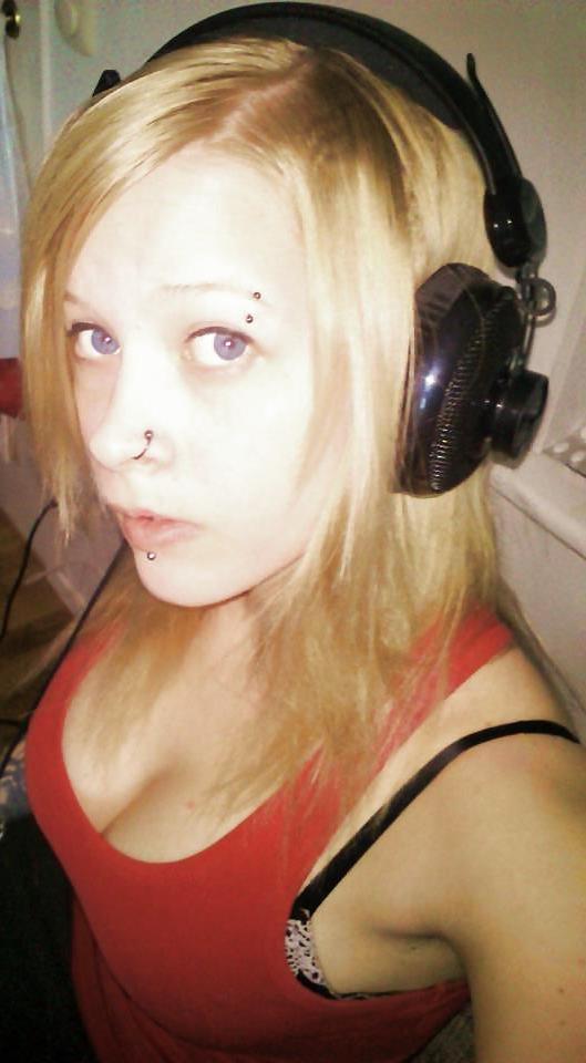 16P Blonde with nice cleavage