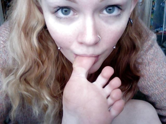 25P Red Hair, Feet Bare