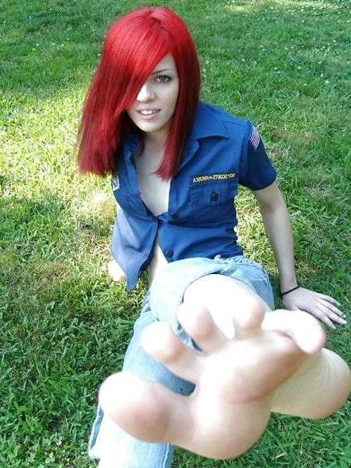 25P Red Hair, Feet Bare