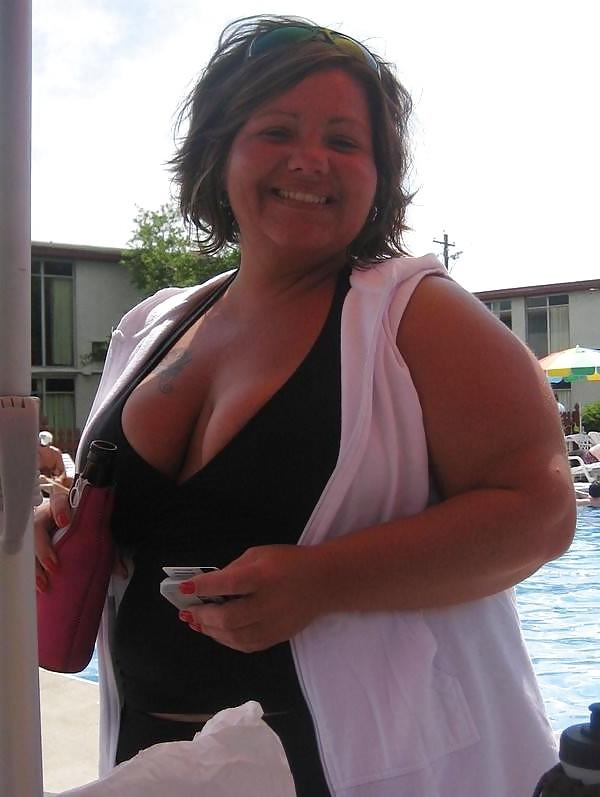 25P Bbw cleavage (NN)