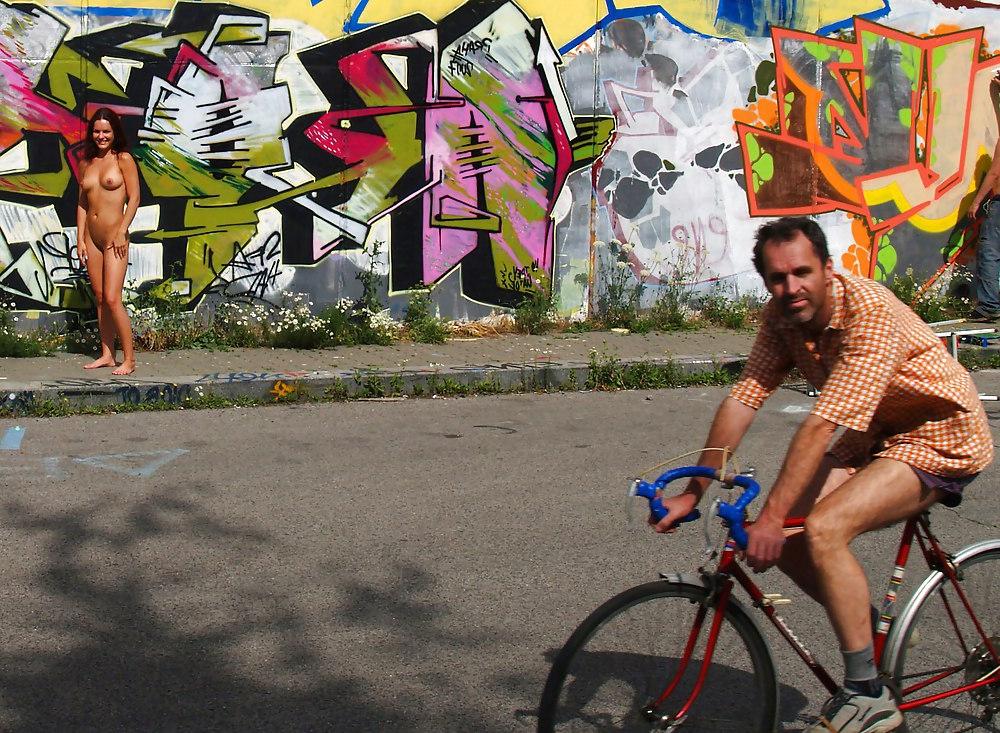 25P Public nudity girls #12