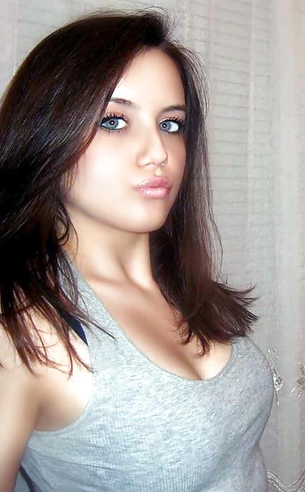 15P Sexy Cleavage 31