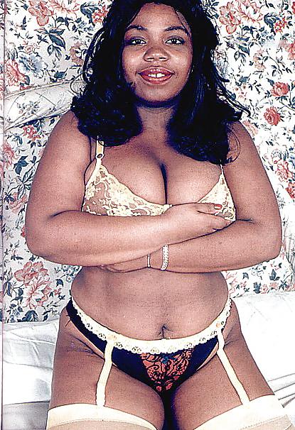12P Dark BBW showing off her curvy body