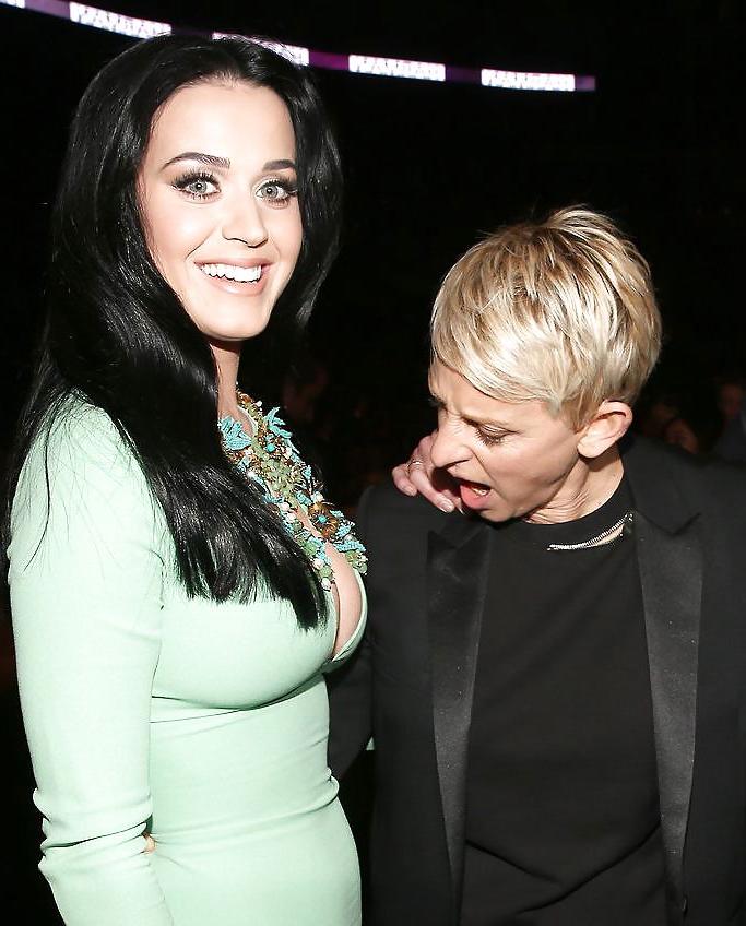 18P Katy Perry Cleavage